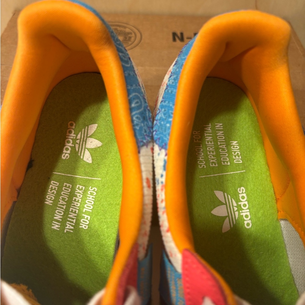Adidas S.E.E.D Superstars Size 9 Like new - Picture 6 of 7